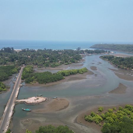 The Mangrove Hotell Achra Eksteriør bilde